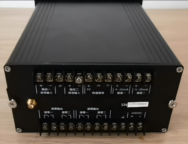 LC-580A 多功能在线振动监控终端实拍